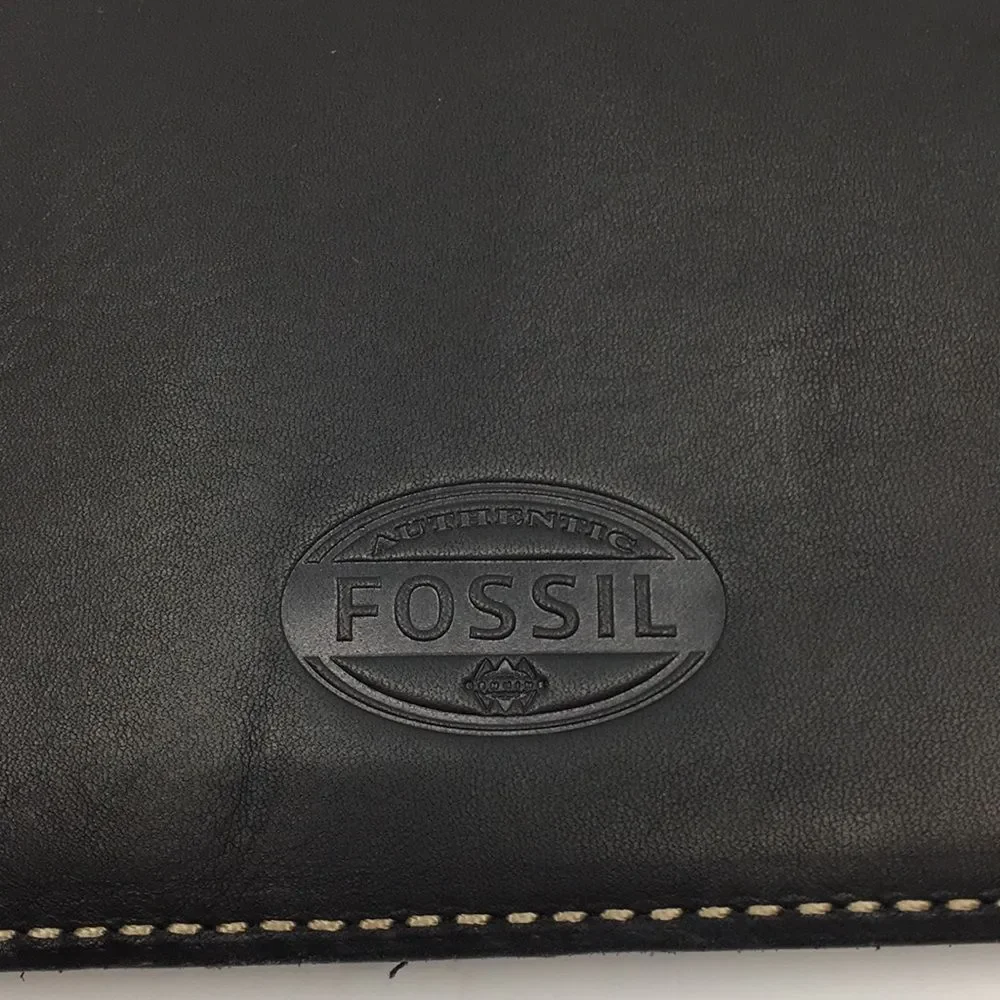 NWT Fossil Austin Clutch Black Leather Brass Hardware Removeavke Wristlet Strap